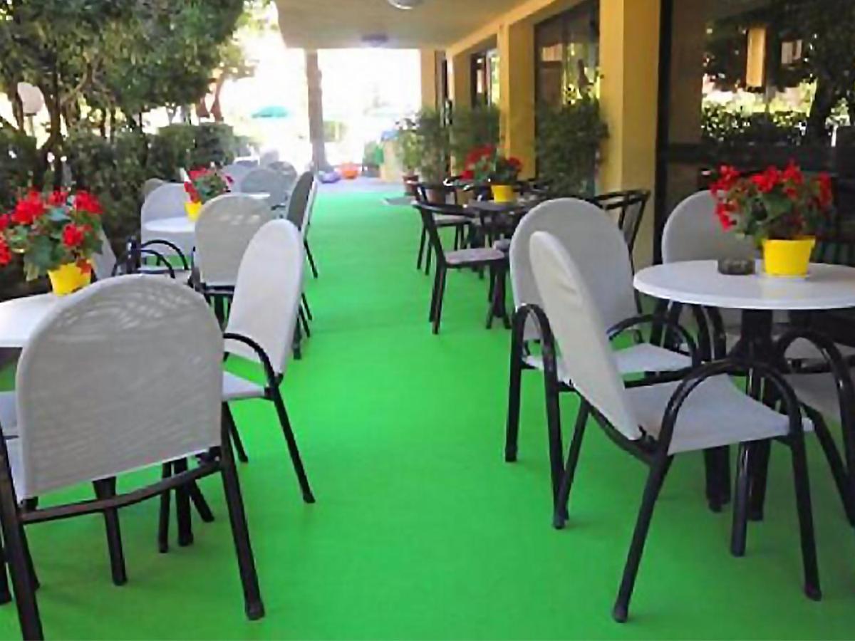 Club Hotel Residence Чезенатико Экстерьер фото
