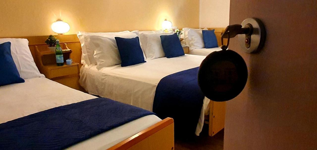 Club Hotel Residence Чезенатико Экстерьер фото