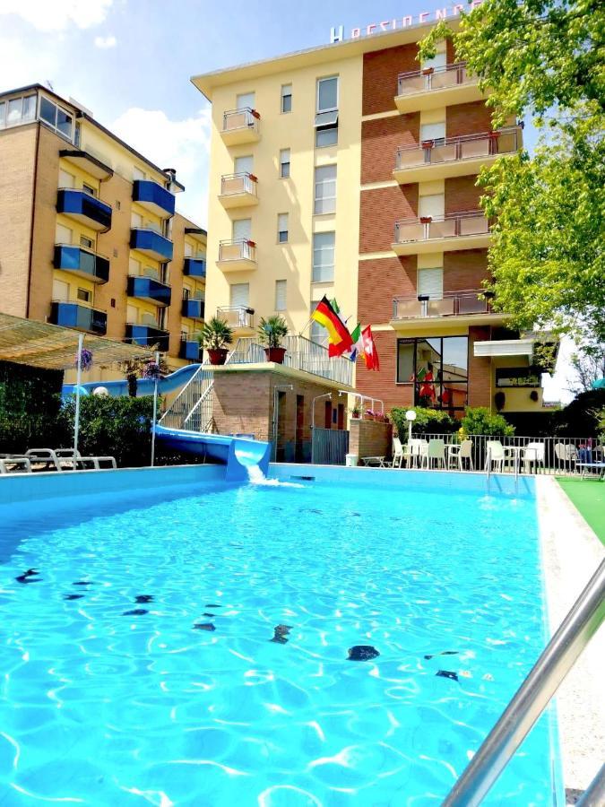 Club Hotel Residence Чезенатико Экстерьер фото