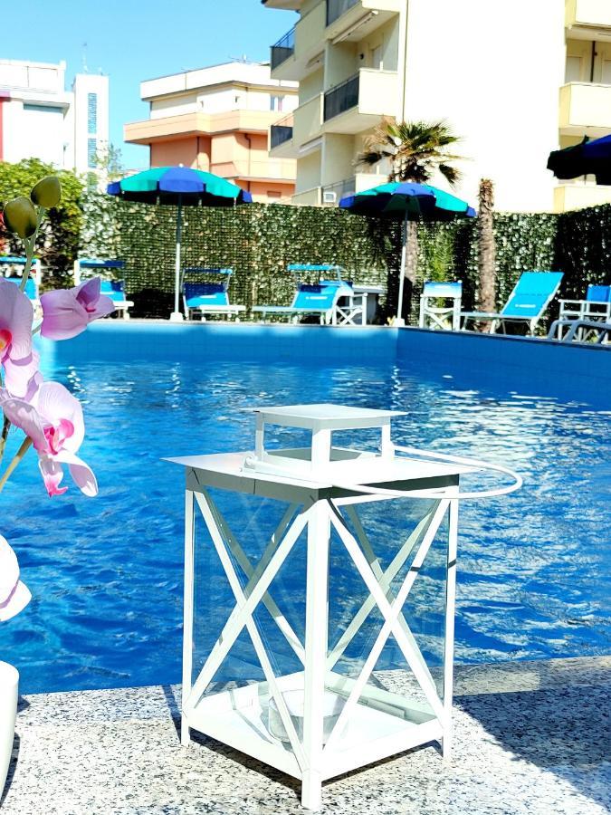 Club Hotel Residence Чезенатико Экстерьер фото
