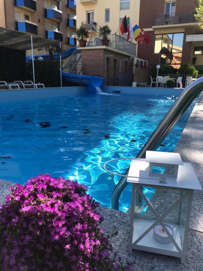 Club Hotel Residence Чезенатико Экстерьер фото