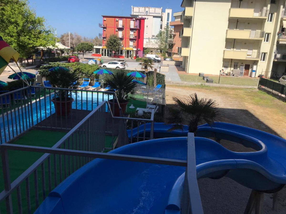 Club Hotel Residence Чезенатико Экстерьер фото