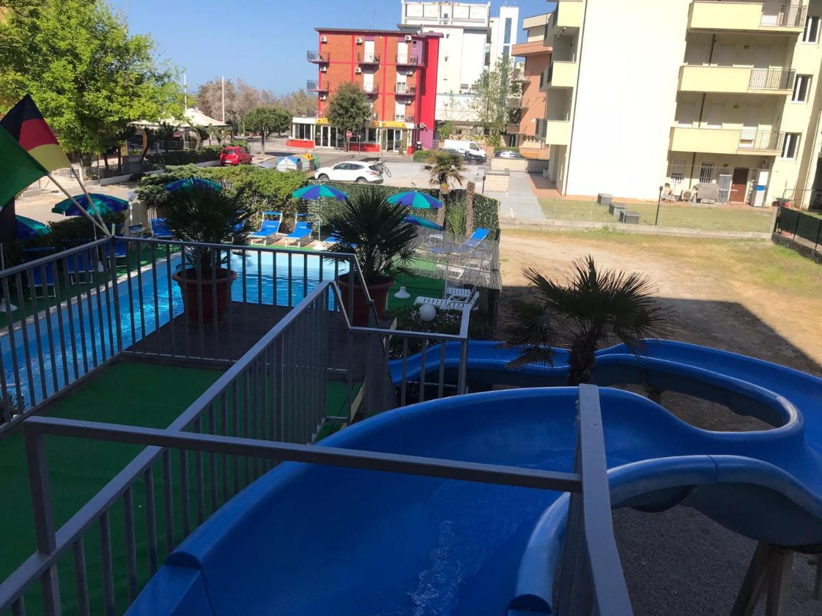 Club Hotel Residence Чезенатико Экстерьер фото