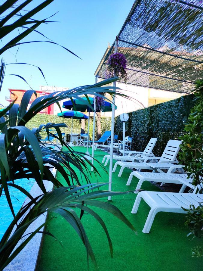 Club Hotel Residence Чезенатико Экстерьер фото