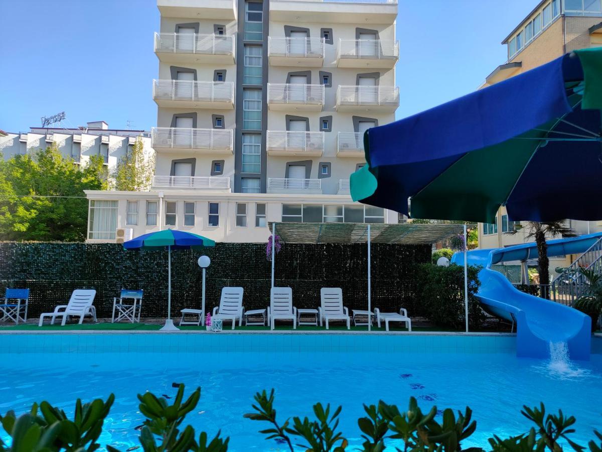 Club Hotel Residence Чезенатико Экстерьер фото