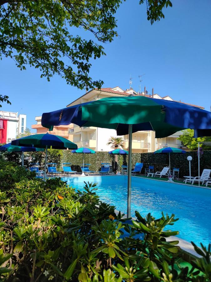 Club Hotel Residence Чезенатико Экстерьер фото