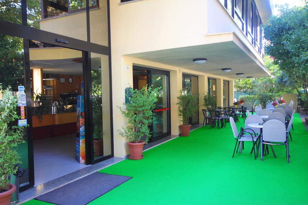 Club Hotel Residence Чезенатико Экстерьер фото