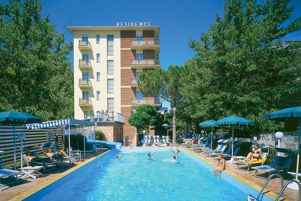 Club Hotel Residence Чезенатико Экстерьер фото