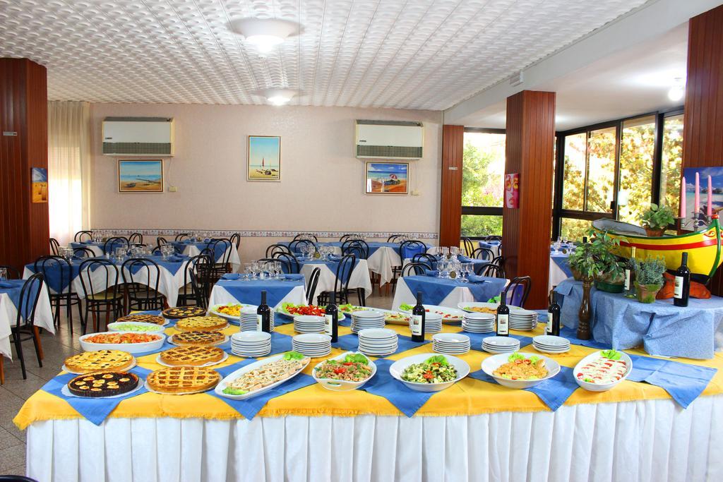Club Hotel Residence Чезенатико Экстерьер фото