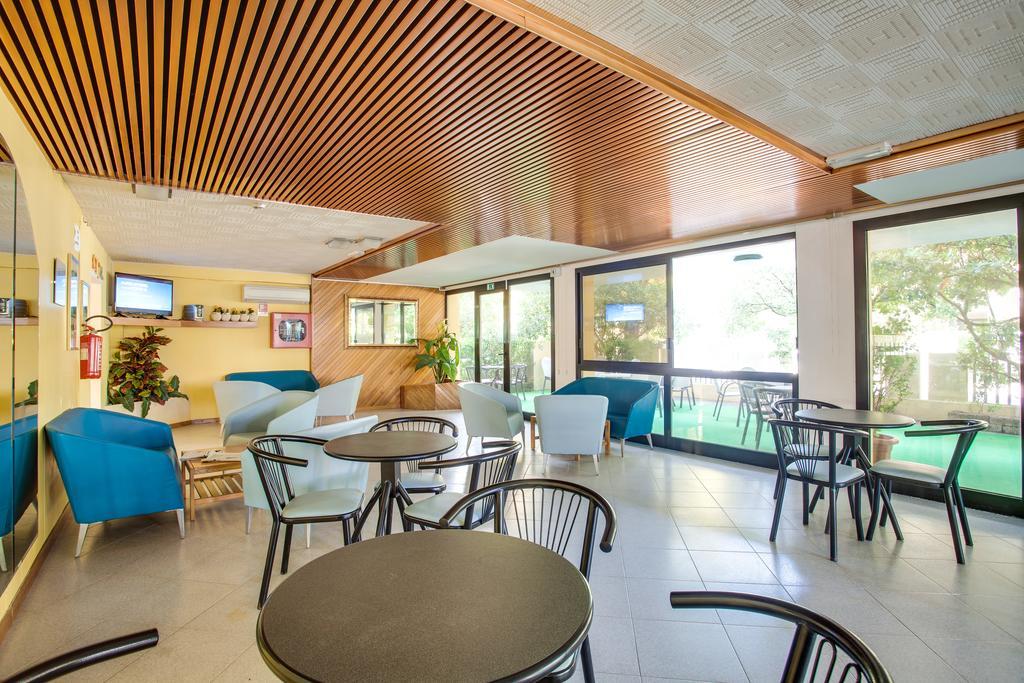 Club Hotel Residence Чезенатико Экстерьер фото