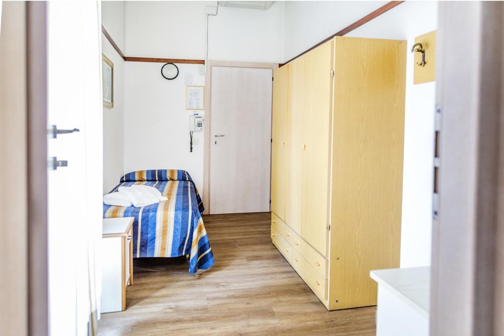 Club Hotel Residence Чезенатико Экстерьер фото