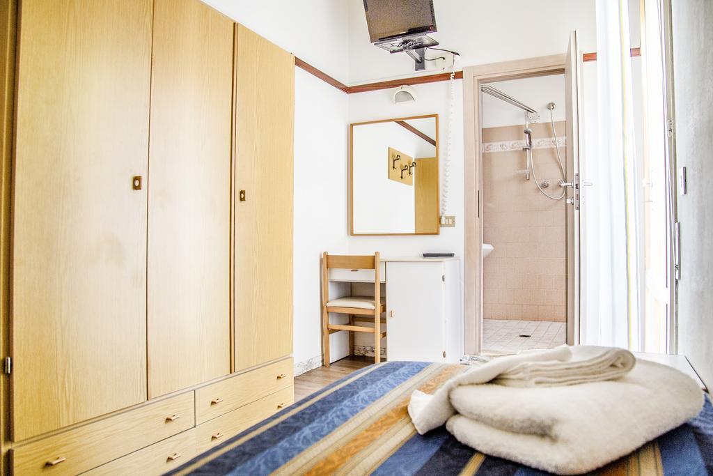 Club Hotel Residence Чезенатико Экстерьер фото