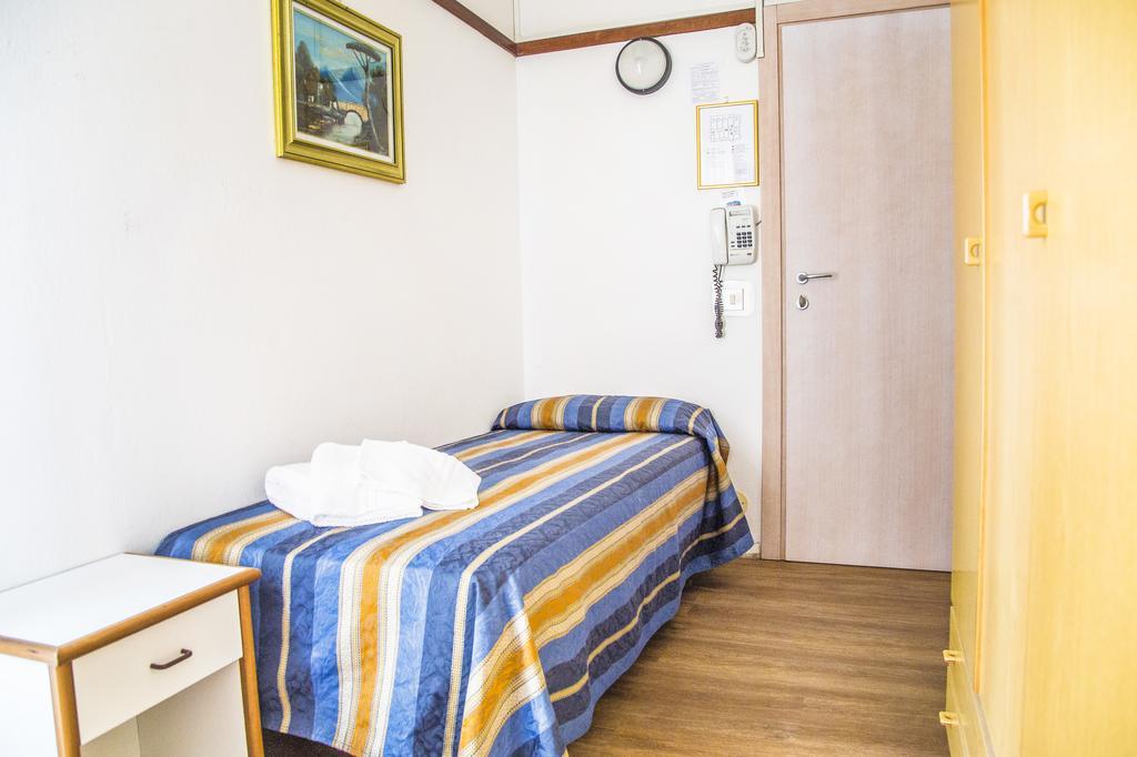 Club Hotel Residence Чезенатико Экстерьер фото